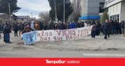 Jubilados y pensionados de YCRT reclamaron por el retrasos en los pagos