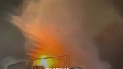 Un camión se incendió en el acceso sur a Puerto Madryn