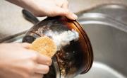 ¿Se te oxidaron las pavas, ollas o sartenes? El truco casero con 2 ingredientes para limpiarlas