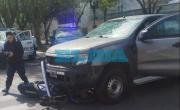 Quedó abajo de la camioneta: fuerte choque entre una camioneta y una moto en La Plata