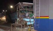 Chofer escapa tras impactar bus en peaje de Santa Cruz: al menos 12 heridos en el incidente