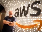 Werner Vogels, CTO de Amazon: “Lo único que hace la IA generativa es alucinar, porque no tiene cerebro”