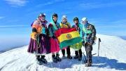 4 cholitas escaladoras conquistan el Mont Blanc ubicado en Francia e Italia