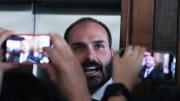 Fiscalía de Brasil acusa al hijo de Bolsonaro por coacción contra la Justicia
