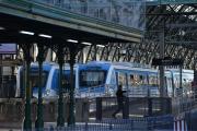 Trenes a 30 km/h y segundo día de caos: disputa salarial y más de un millón de pasajeros atrapados