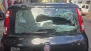 Una mujer destrozó el auto de Gustavo Sylvestre en la puerta de Radio 10