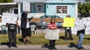 Conflicto de vivienda en Florida: El desalojo de 220 familias del parque de casas móviles Li’l Abner causa controversia