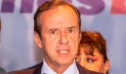 Pide una campaña sin “lloriqueos” y acusa a sus rivales de “guerra sucia”