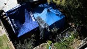Desorden, juguetes y hasta un espantapájaros: así es la casa dónde encontraron los cuerpos de Morena, Brenda y Lara