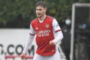 Conmoción en el fútbol inglés: murió el exjugador del Arsenal que se había golpeado la cabeza contra un muro