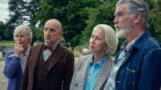 Helen Mirren y Pierce Brosnan protagonizan esta comedia de misterio que es un éxito en Netflix