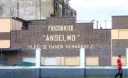En Tres Arroyos la crisis golpea a dos tradicionales empresas: un frigorífico y una fábrica, entre atrasos de sueldos y despidos