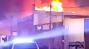 Voraz incendio destruye un supermercado chino en Zárate