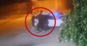 Video: Antisociales en auto arrebatan las pertenencias a dos jóvenes, una de las víctimas fue arrastrada