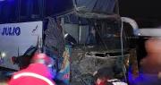 Choque entre un bus y un camión cargado de papa deja un fallecido en la carretera que une Cochabamba con Oruro