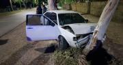 Una familia de Angaco terminó herida al chocar con un árbol