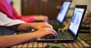 Entrega de netbooks a alumnos sanjuaninos: arranca el lunes y después comprarán para los chicos de 4to grado