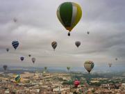 Un viaje en globo aerostático terminó en tragedia: un hombre cayó en pleno vuelo y tardaron cuatro horas en encontrarlo