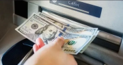 El Gobierno reinstauró una medida del cepo: qué pasará con los compradores de dólar oficial