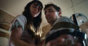 “Together”, una película con excelente metáfora en la que la exageración roza lo absurdo