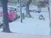 Detuvieron al hombre que derribó de un botellazo a una mujer en Villa Pueyrredon: la golpeó para robarle un celular