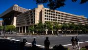El exdirector del FBI James Comey fue acusado por la divulgación de información confidencial
