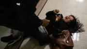 La brutal agresión de un agente de ICE contra mujer latina en plena corte de inmigración, esto dice el gobierno de Trump