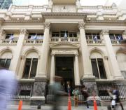 El Tesoro compra divisas y el Banco Central robustece las reservas