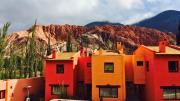 El pueblo de 2.000 habitantes que permite “caminar entre colores”