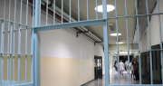Detuvieron a un agente del Servicio Penitenciario Bonaerense por el abuso sexual de las sobrinas de su pareja