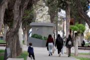 Indemnizan a una mujer que se cayó en una plaza del centro de Neuquén