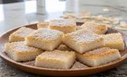 Receta sin azúcar y sin harina de cuadraditos de coco: livianos y riquísimos para acompañar el mate