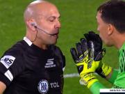 Las polémicas en Defensa y Justicia vs Boca: dos penales en 5 minutos, con el choque de Marchesín a Osorio y el árbitro Baliño desafiando al VAR