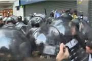 Tensión en la marcha por Brenda, Morena y Lara: atacaron a periodistas y hubo forcejeos con la policía