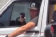 Tras un choque, santiagueño loco amenazó a una familia con revólver