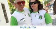 “Nos conocimos por la voz”: el amor que nació en pandemia y desafía los límites de la baja visión