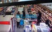 Robaron en un supermercado de La Plata, escondieron la mercadería en un cochecito de bebé y los atrapó la policía