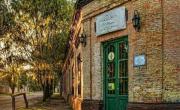 Escapada a menos de una hora y media de Buenos Aires: el pueblo colonial con una estación que detuvo el tiempo