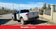 Perdió el control de la camioneta y terminó contra un paredón