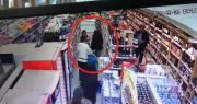 Video: intentaron robar mercadería en un supermercado de City Bell y quedaron escrachados por las cámaras