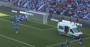 Un exarquero sufrió un infarto en un partido homenaje en Chile y tuvieron que reanimarlo en la cancha
