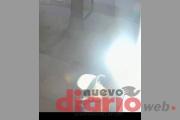 Alarma en el barrio Autonomía: cámaras captan el robo de focos en una vivienda