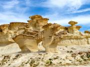 Explorá la playa de Murcia que guarda esculturas naturales del Plioceno