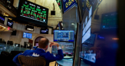 Las acciones y los bonos argentinos caen en Wall Street y el riesgo país se acerca a 1.100 puntos