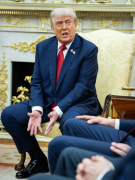 Donald Trump asistirá a reunión inusual de Grales y Almtes estacionados alrededor del mundo convocada por el Sec. de Defensa Pete Hegseth