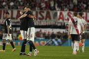 Riestra puso de rodillas a River: cuarta derrota al hilo y silbidos