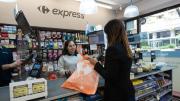 A pesar de estar en venta, Carrefour lanzó su billetera virtual para competirle a Mercado Pago y Ualá