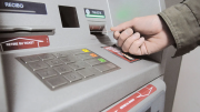 Olvidate del plástico: cómo retirar efectivo en cajeros automáticos sin tarjeta