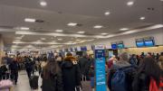 Asambleas en los aeropuertos amenazan con paralizar el tránsito aéreo por reclamos salariales