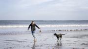 El inesperado descubrimiento que celebran las personas que viven junto al mar